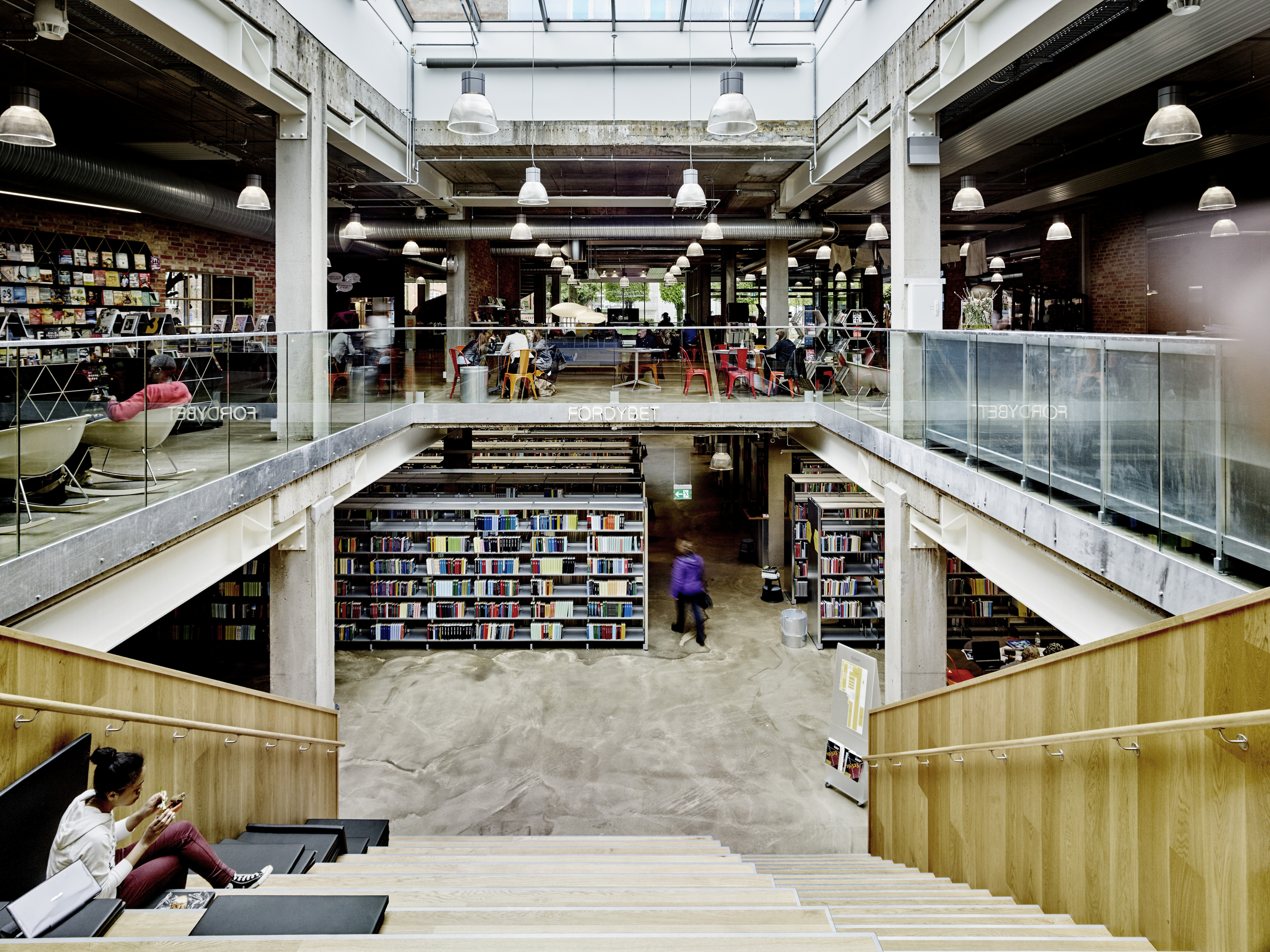Photo of Herning Library by gpp architects and Kristian H. Nielsen Arkitekter. Photo Credit: Carsten Ingemann.