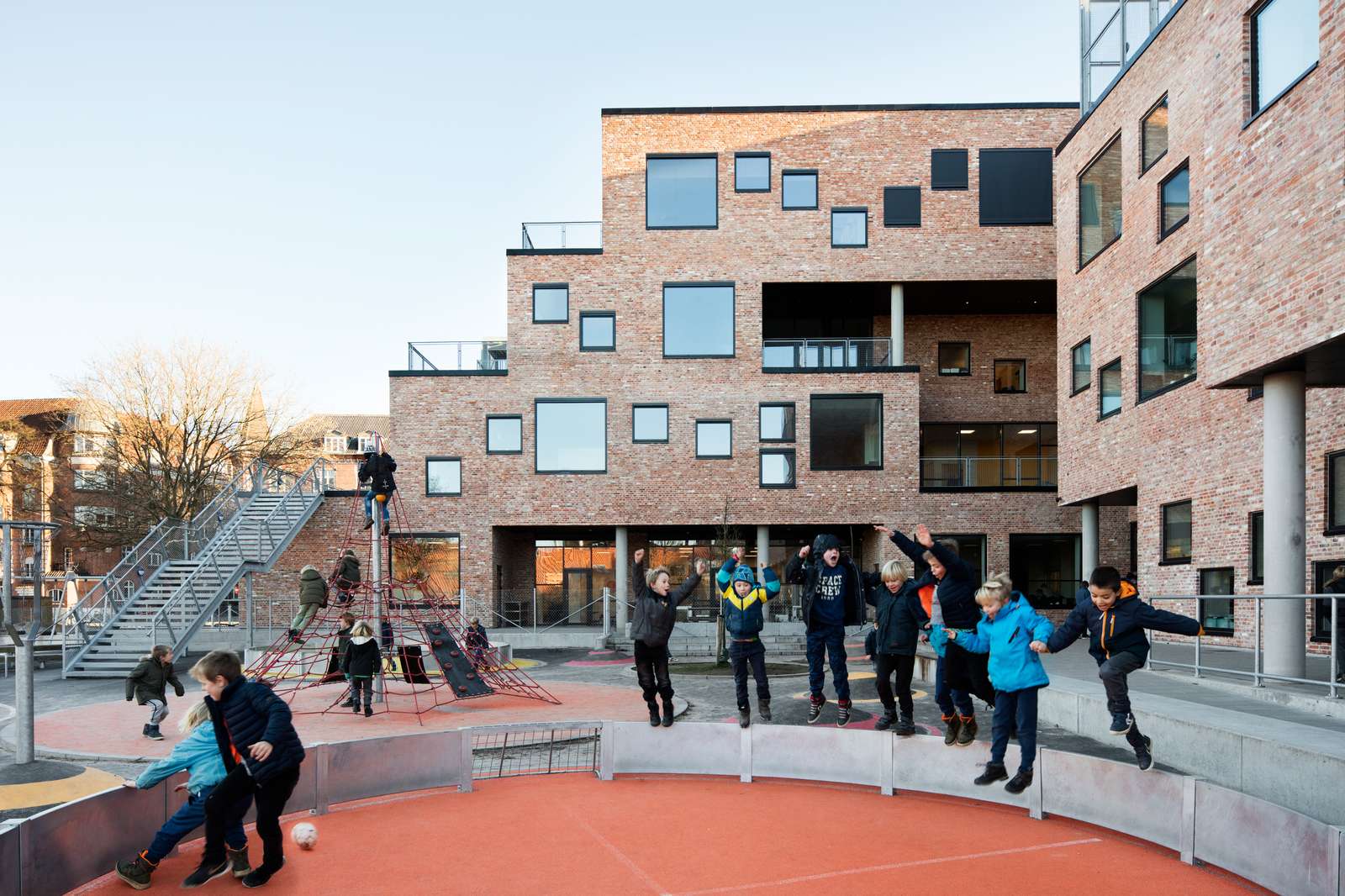Frederiksbjerg Skole i Aarhus af Henning Larsen - et prima eksempel på bæredygtigt byggeri. Foto af Frederiksbjerg Skole